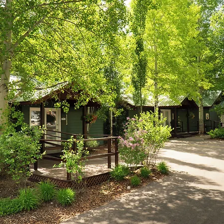 Huff House Inn And Cabins