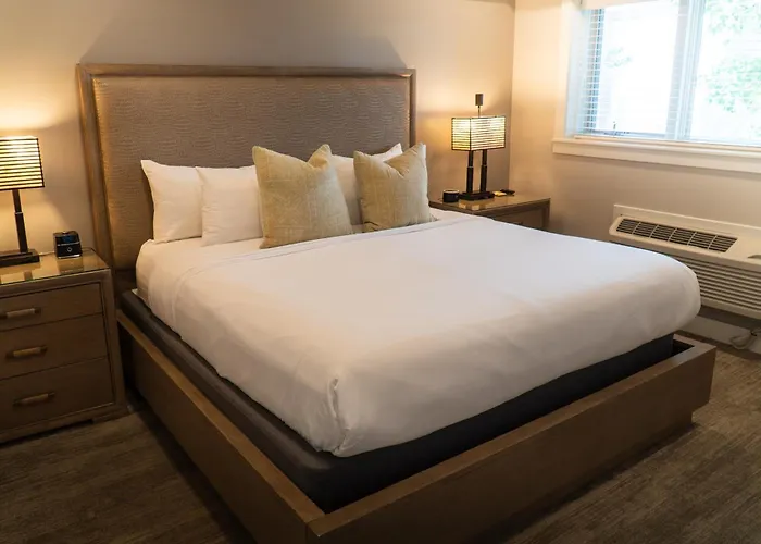 Huff House Bed & Breakfast 4*