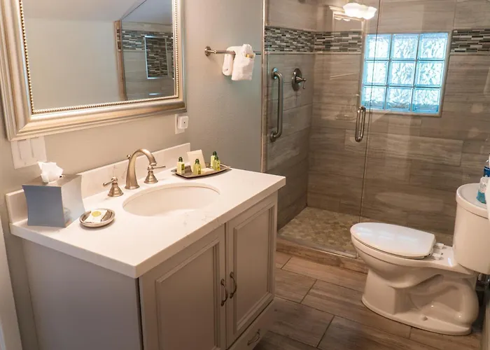 Huff House Bed & Breakfast 4*