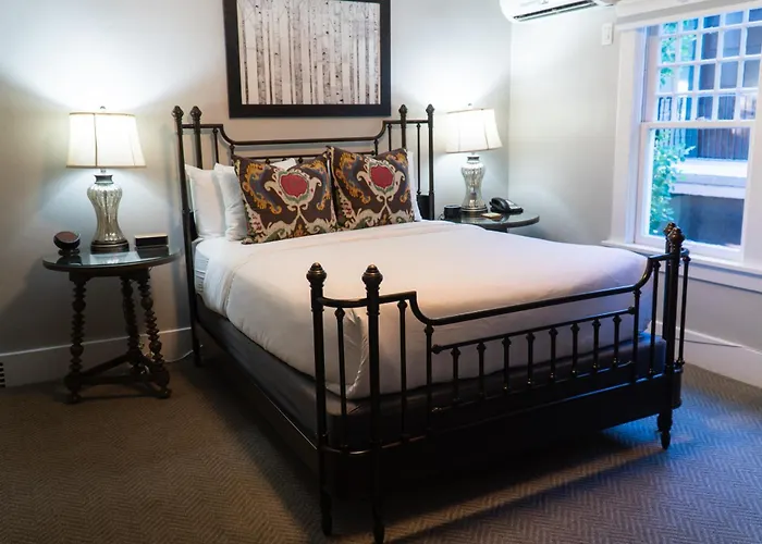 Huff House Bed & Breakfast 4*