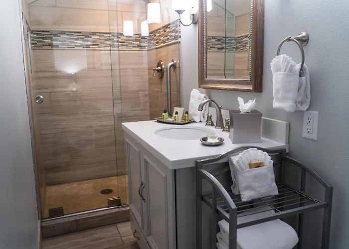 Huff House Bed & Breakfast 4*