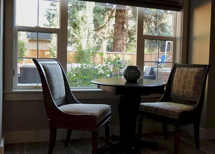 Huff House Bed & Breakfast